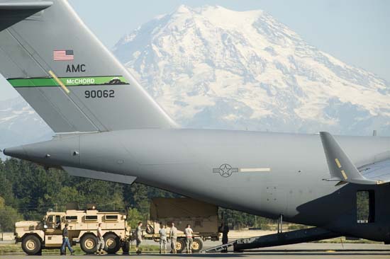 C-17A%2099-0062%2062%20AW%20LOAD%20MRAP%20FRIDAY%20SEPT%2011%2009%20-%20090911-F-8716G-006%20550X366.jpg