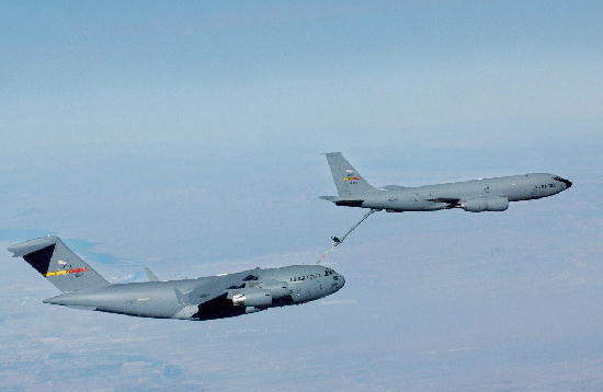 http://www.mcchordairmuseum.org/images/C-17__KC-135_Mid_air_refueling_452_AMW_March_ARB.jpg