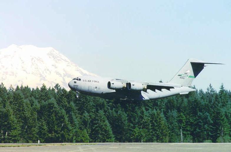 c-17_050_early_landing__f-102.jpg